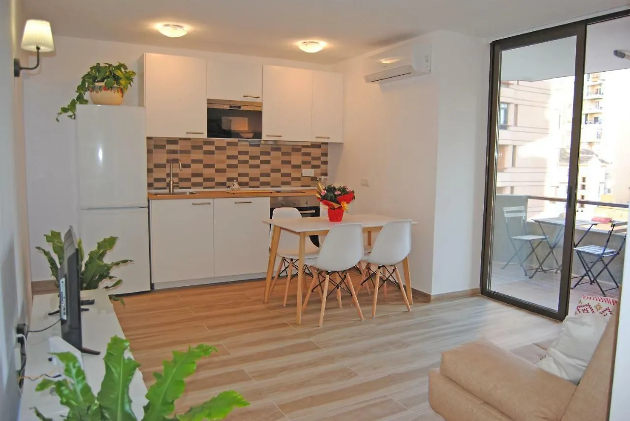 Recently Refurbished Apartment With Sea Views. Fuengirola